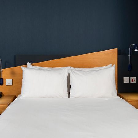 Holiday Inn Express Swindon West By Ihg Екстериор снимка