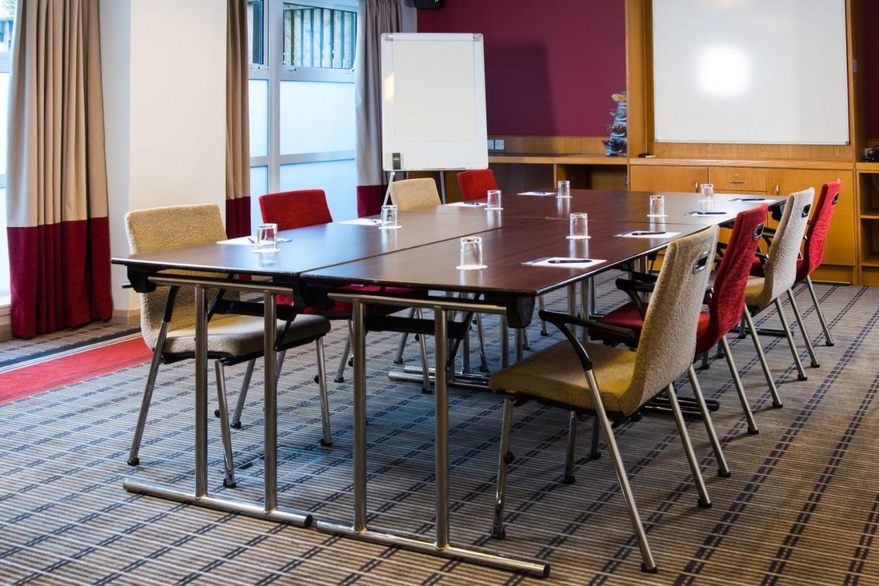 Holiday Inn Express Swindon West By Ihg Екстериор снимка