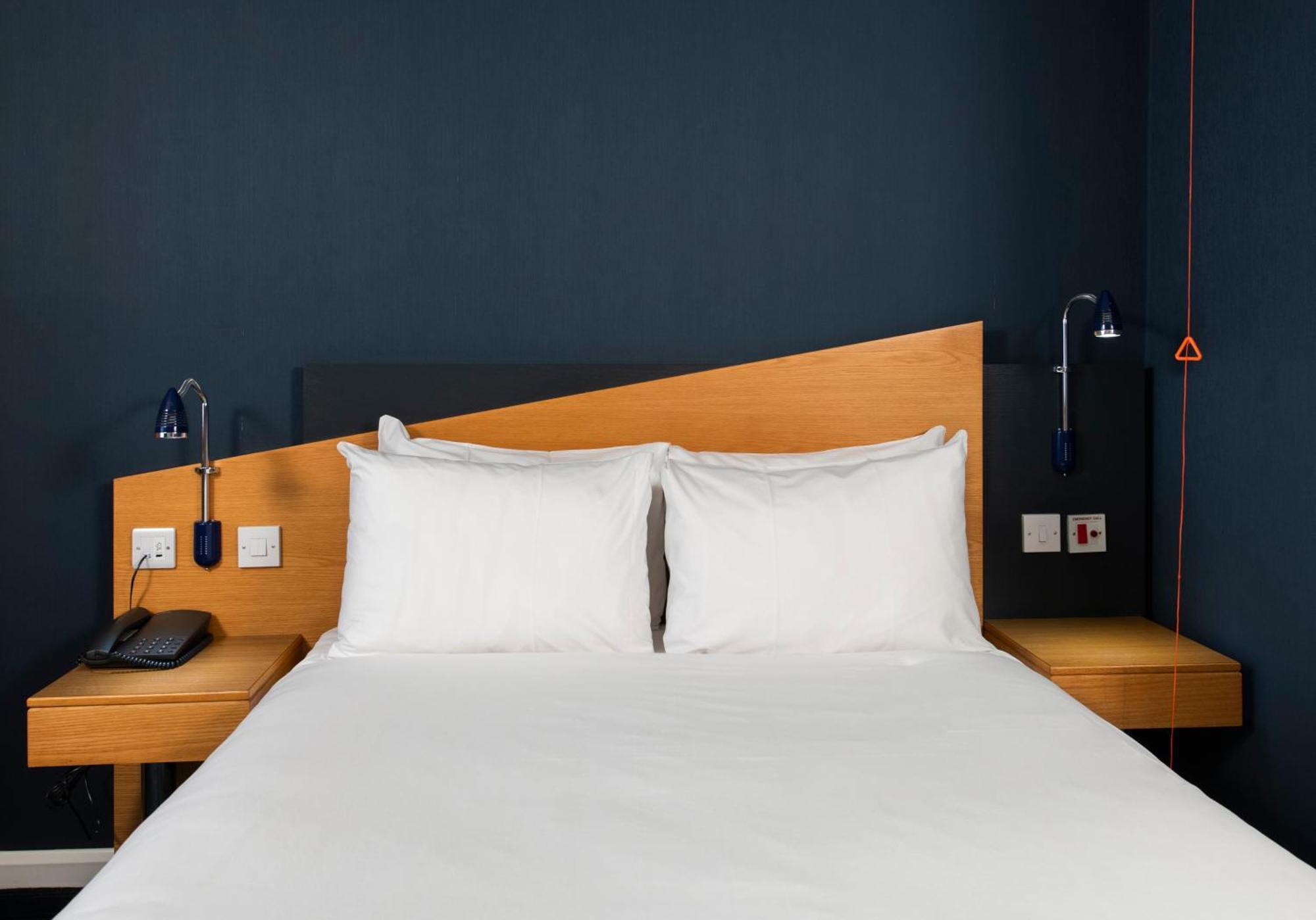 Holiday Inn Express Swindon West By Ihg Екстериор снимка