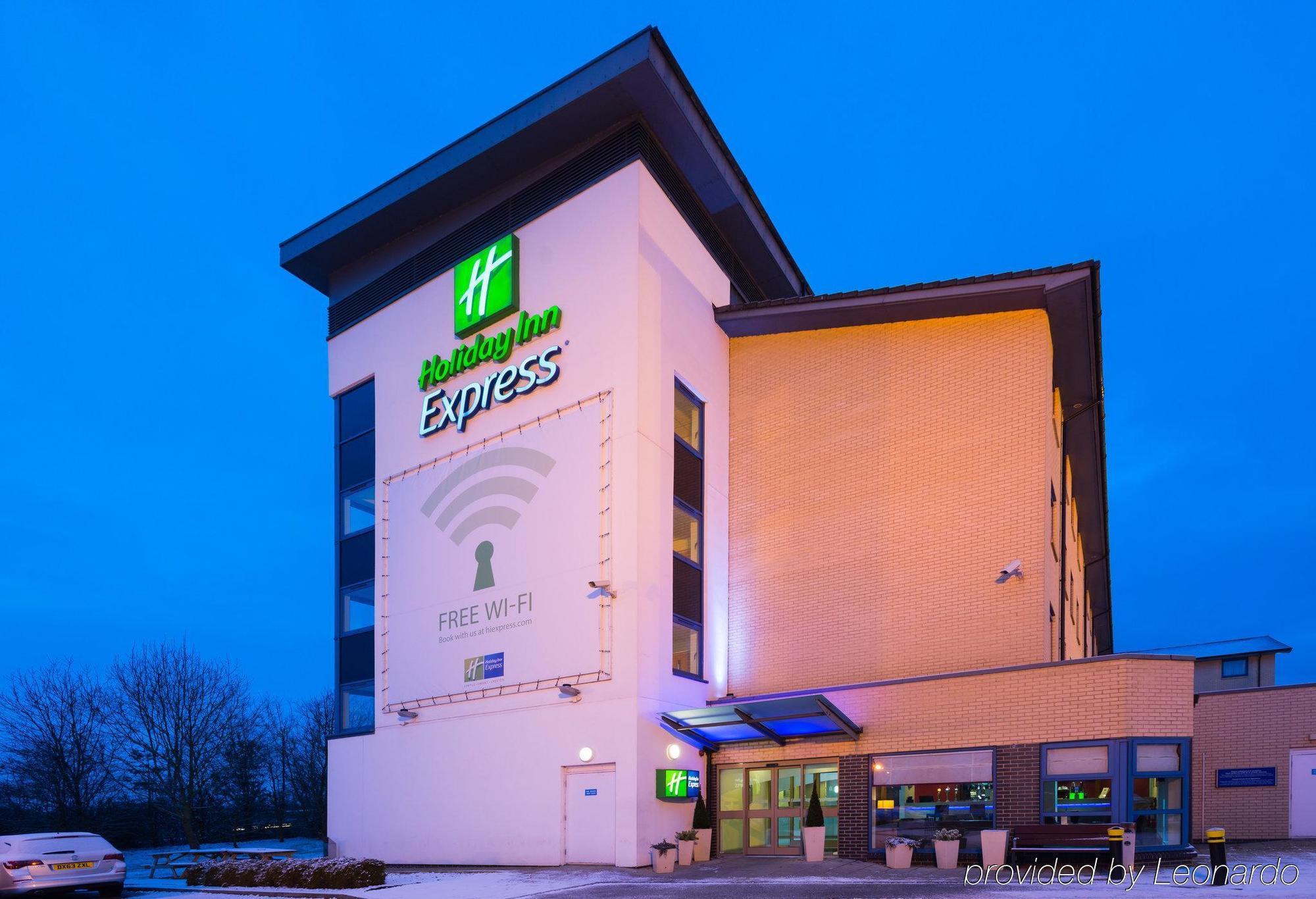 Holiday Inn Express Swindon West By Ihg Екстериор снимка