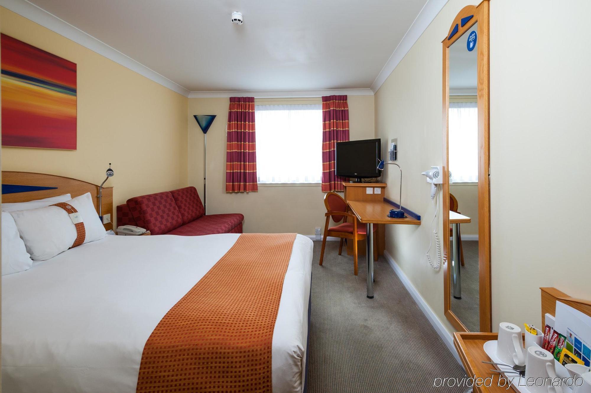 Holiday Inn Express Swindon West By Ihg Екстериор снимка
