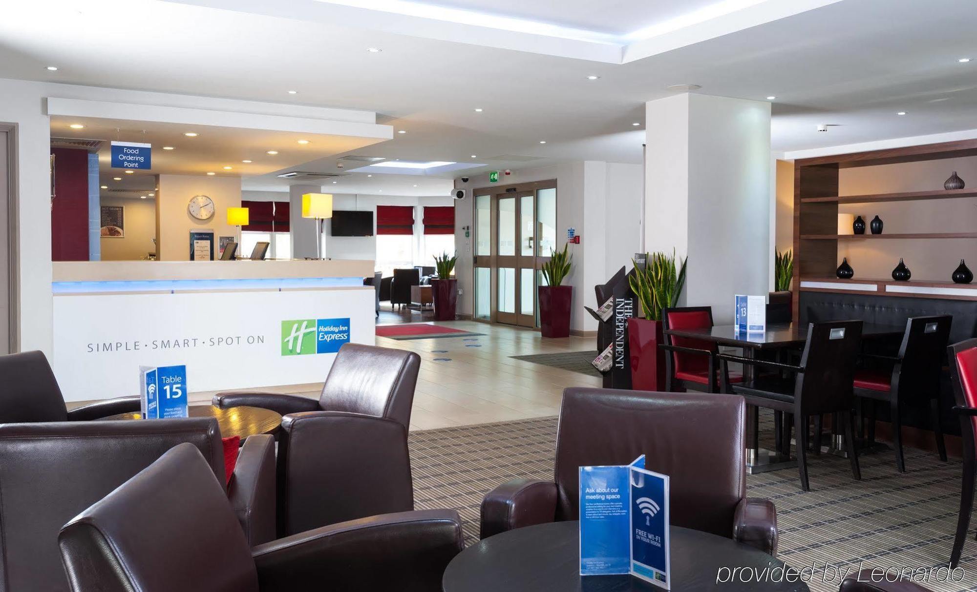 Holiday Inn Express Swindon West By Ihg Екстериор снимка
