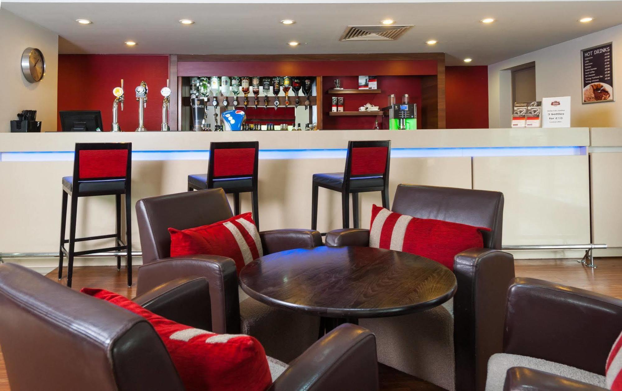 Holiday Inn Express Swindon West By Ihg Екстериор снимка
