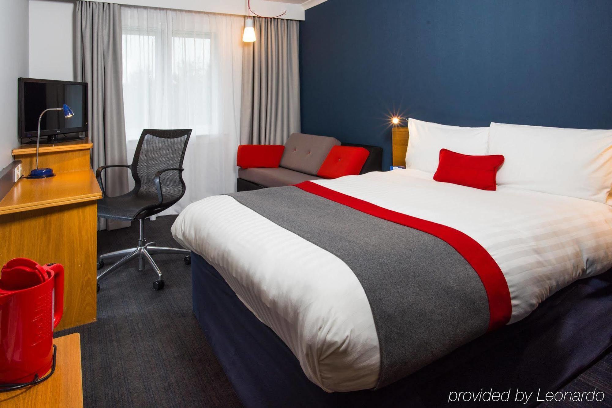 Holiday Inn Express Swindon West By Ihg Екстериор снимка