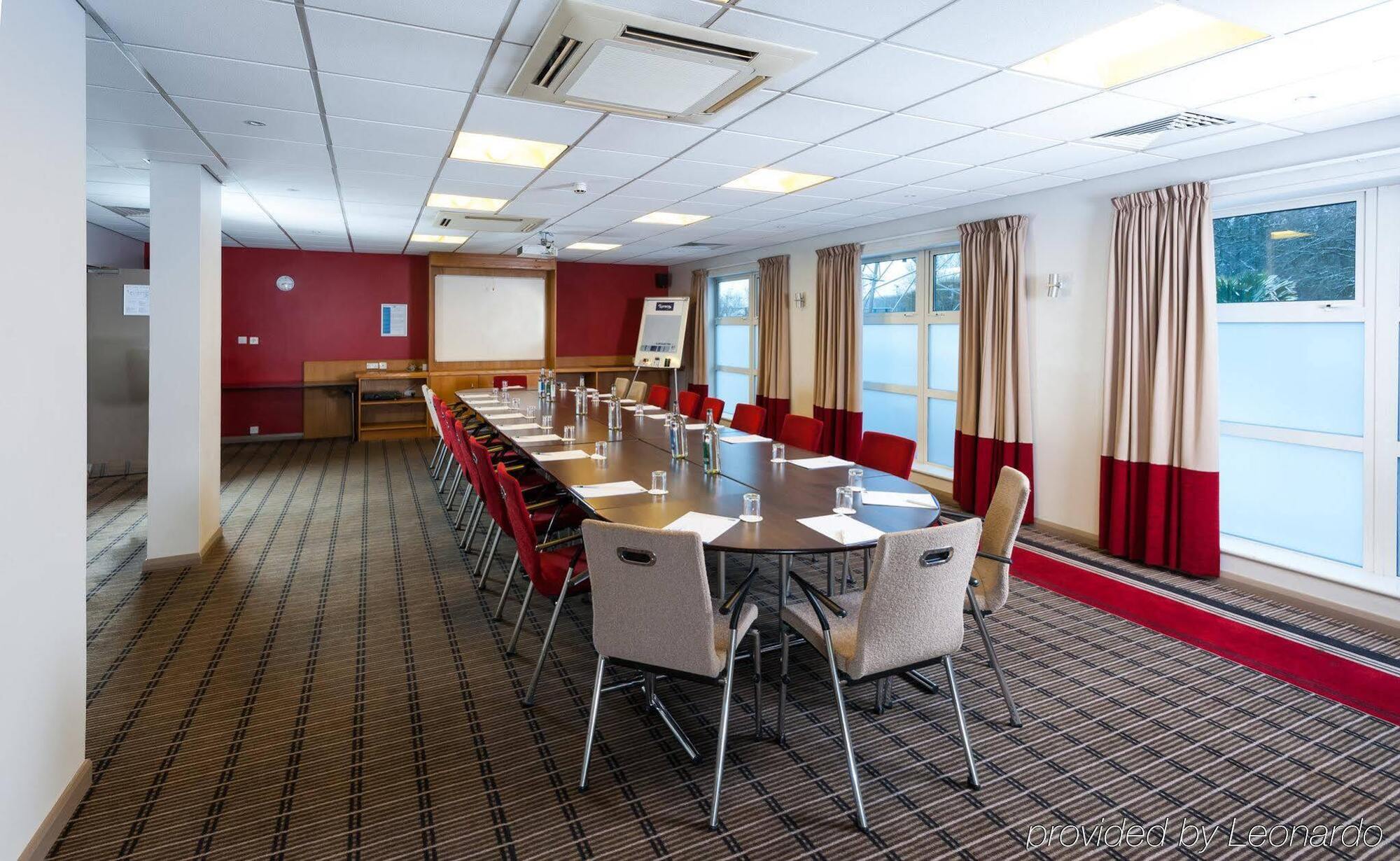 Holiday Inn Express Swindon West By Ihg Екстериор снимка
